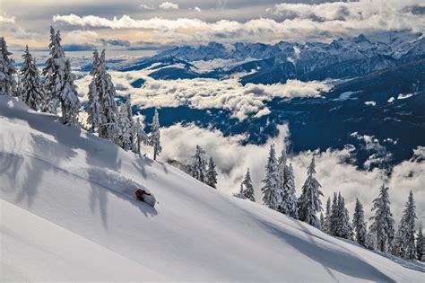 revelstoke ski resort snow report